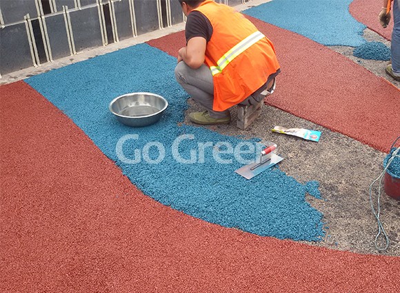 Proyecto de asfalto de color combinado rojo y azul