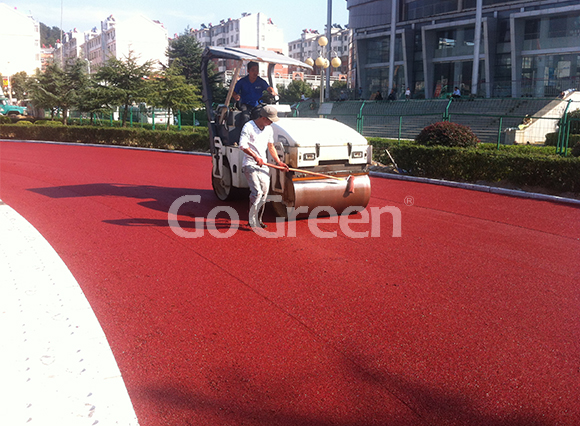 Asfalto de color de mezcla en frío aplicado en la pista de atletismo