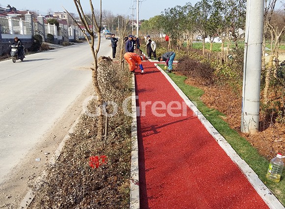Pavimento de asfalto de color de mezcla fría aplicado en el área de la villa
