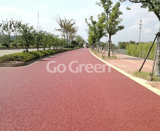 Proyecto de pavimento de asfalto poroso rojo completado con éxito