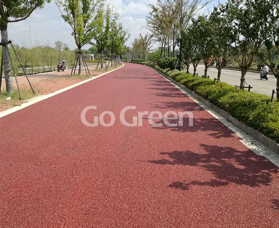 Proyecto de pavimento de asfalto poroso rojo completado con éxito