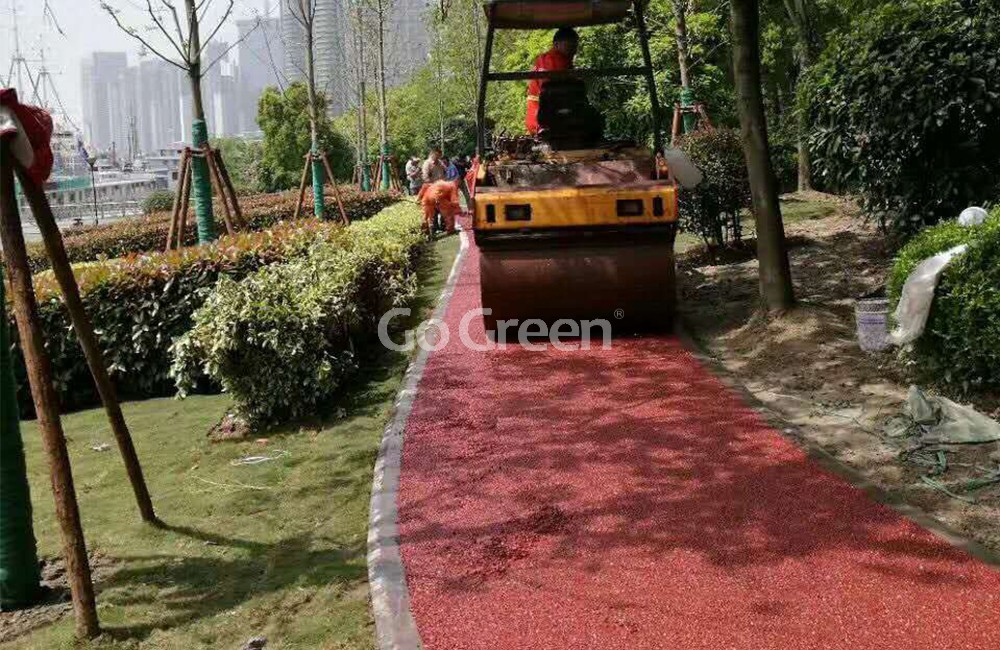 El proyecto de pavimento de asfalto poroso rojo Bund se completó con éxito