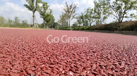 Proyecto de pavimento de asfalto poroso rojo completado con éxito